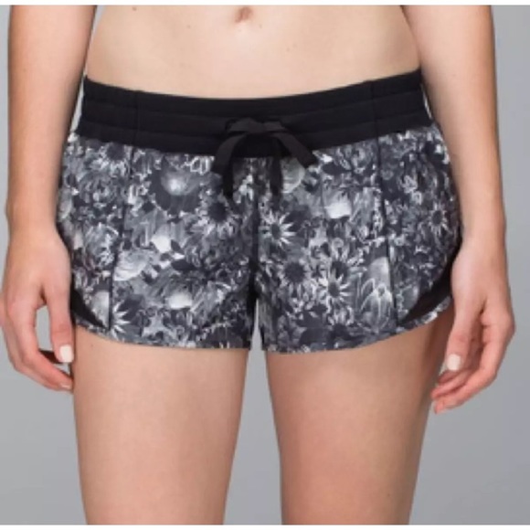 lululemon athletica Pants - Original Hotty Hot Flowabunga Black Angel Wing, 8